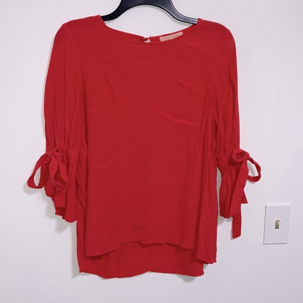 Gibson Latimer burnt orange blouse with cute tie bell sleeves.